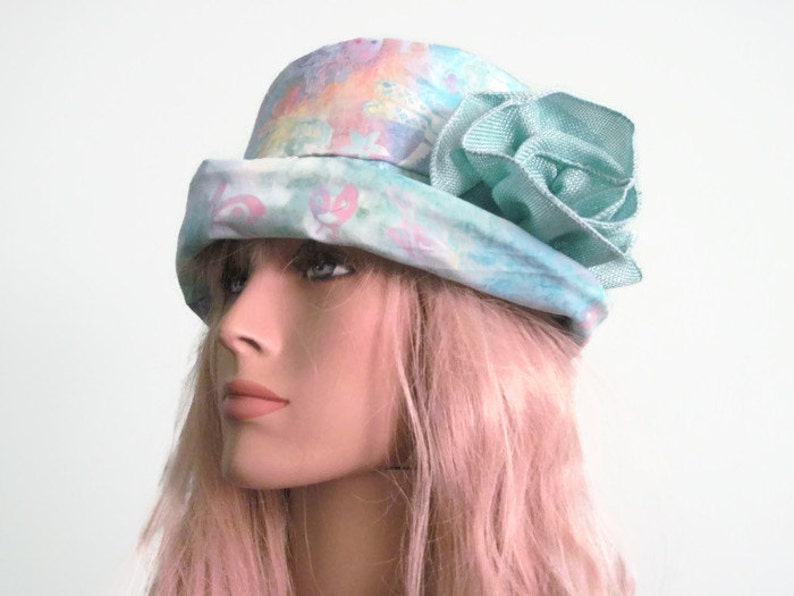 pale yellow bucket hat