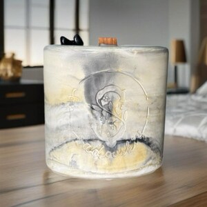 Unique handmade candle in a gypsum pot with with aroma of musk, oud, rum, tonka bean, amaretto. Relaxing soy wax candles with a wooden wick.