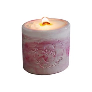 Unique handmade candle in a gypsum pot with the aroma of Balinese flowers and fruits. Relaxing natural soy wax candles with a wooden wick.