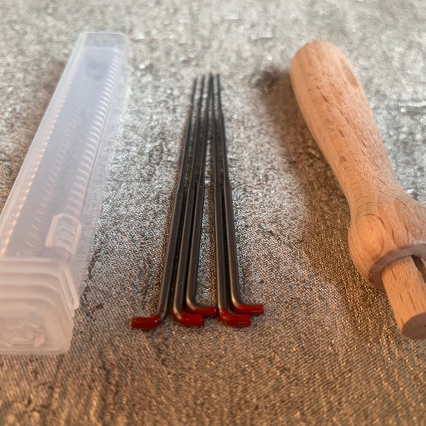 Heidifeathers Long Wooden Needle Felting Handle + 5 Medium needles