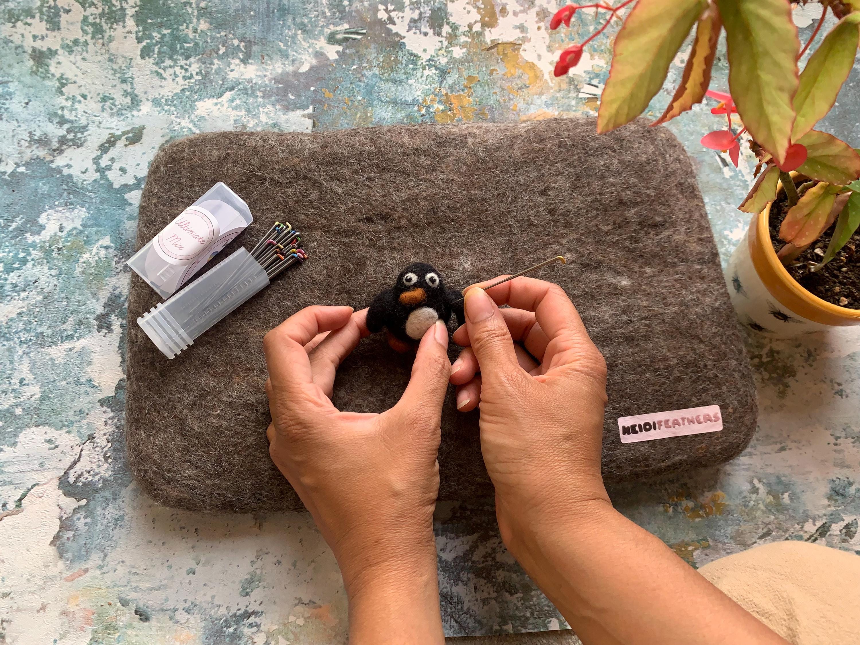 Heidifeathers 'Woolly Mammoth Mat' - naaldvilten handgemaakte pure 100% wollen mat, één kant bruin en wit, x groot formaat, gaat lang mee
