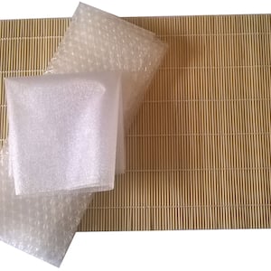 Heidifeathers Wet Felting Basic's Kit - Bamboo Mat (45cm x 30cm), Bubble Wrap and Netting.