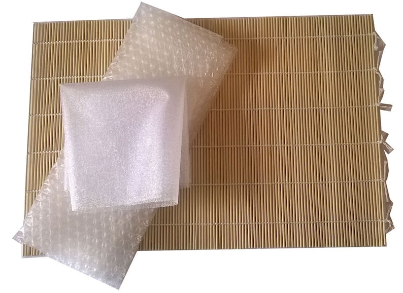 Heidfeathers våttovningsbaspaket - bambumatta (45 cm x 30 cm), bubbelplast och nät. bild 1