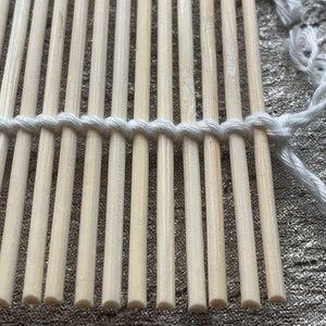 thumbnail interactive-video image 1 of Heidifeathers® Bamboo Felting Mat – 45cm X 30cm Wet Felting Rolling Mat 1 of 4