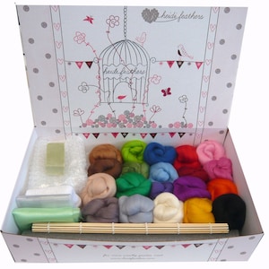 Heidifeathers Boxed Premium WET FELTING Kit - Complete Kit -Bamboo mat, 20 Merino Colours...