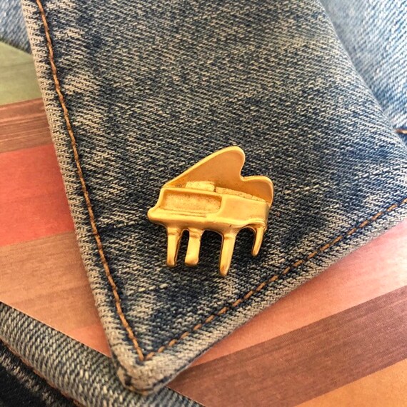 Vintage Grand Piano Lapel Pin, Gold Grand Piano P… - image 1