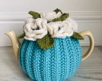 Exquisite Handcrafted Medium-Sized Wool Tea Cosy in Elegant Floral Design - Perfect for 6-Cup Teapots in Aquamarine Blue and Ivory