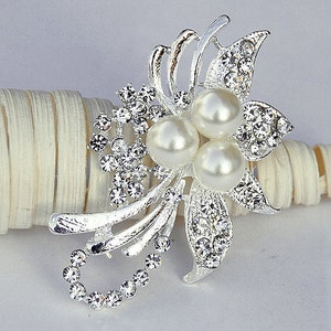 Rhinestone Brooch Pearl Crystal Brooch Bridal Brooch Bouquet Hair Comb Shoe Clip Wedding Cake Decoration DIY Supply BR060