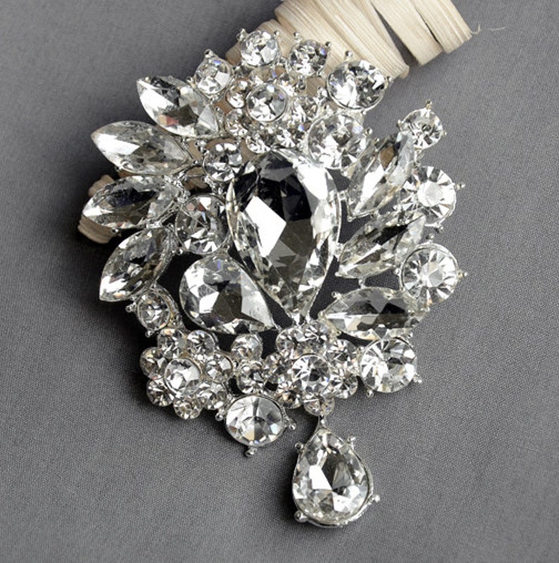 Beautiful Vintage Diamant\u00e9 Brooch