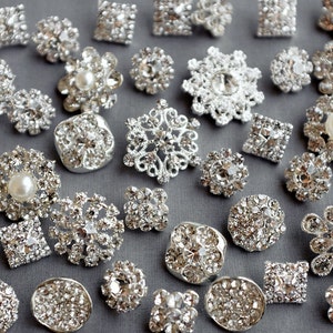 20 st. blandade strassknappbroscher utsmyckade pärlkristaller bröllopsbroschbukett tårthårkam skoklämma BT574