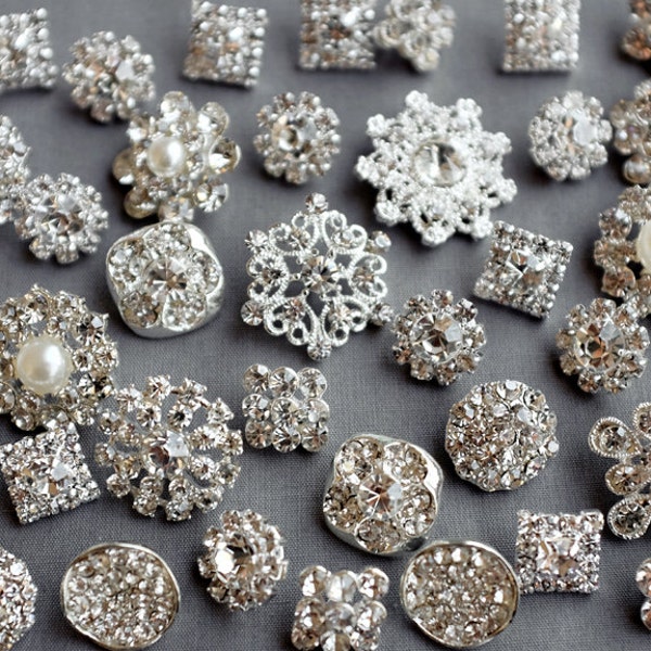 20 st. blandade strassknappbroscher utsmyckade pärlkristaller bröllopsbroschbukett tårthårkam skoklämma BT574