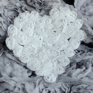 1 jarda (9 peças) branco 4.5 "chique gasto chiffon roseta flor coração aplique chiffon rosa coração renda guarnição artesanato de casamento fornecimento diy la037
