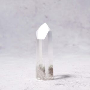 High quality Garden quartz tower 48g H7cm - Lodolite - Crystal with inclusion