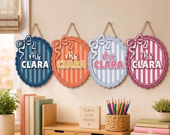 Panneau de porte personnalisé pour enseignant, décoration de salle de classe en bois rayé coloré, créé en 2026, TCSIGN01