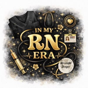 Op de afbeelding: Een digitale illustratie met medische symbolen en tekst. De zin "IN MY RN ERA" is in goud, met een stethoscoop, spuit, scrubs en een badge. De achtergrond is zwart met gouden sterren en accenten.