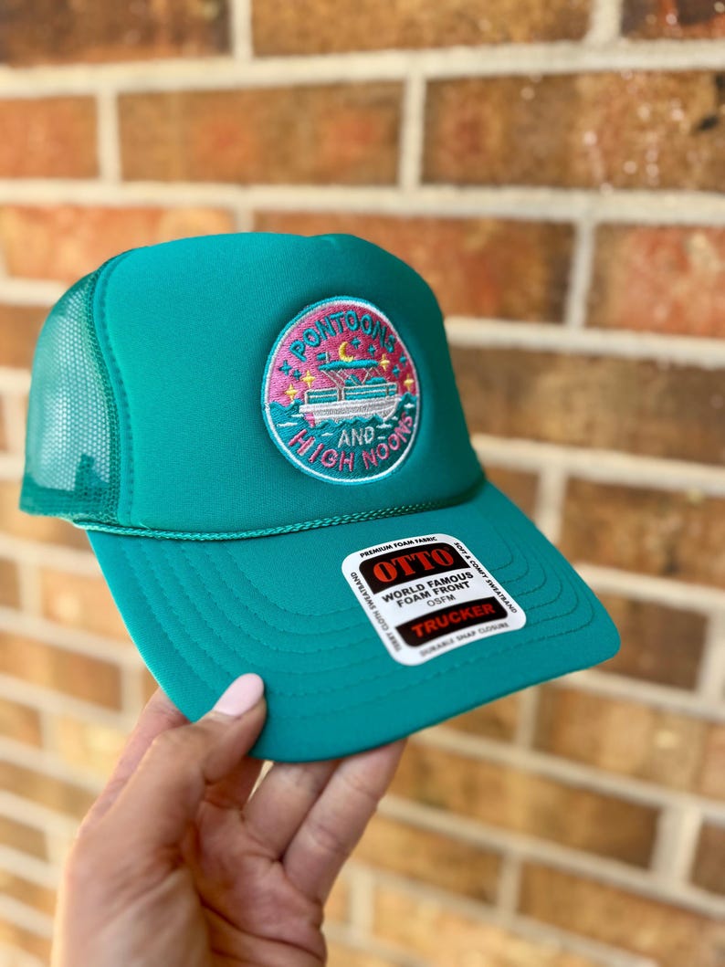 Pontoons and High Noons Trucker Hat – Lake Hair, Don’t Care Vibes – Funny Summer Snapback – Boat Day Essential – Bachelorette Party Hat afbeelding 3