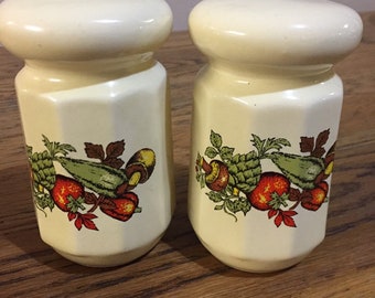 Vintage Salt and Pepper Shakers Vegetable Kitchen Decor Decorative Piece Ceramic Salt Shaker Condiment Storage Retro Kitchen Gift