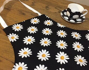 Adults Kids Full Black and White Daisy Flower Apron Kitchen Gift Matching Aprons Australian made Gift for Nan Grandma Housewarming garden