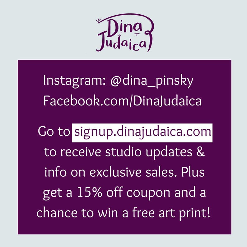 K&ouml;nnte beinhalten: Eine violette rechteckige Grafik mit dem Text Dina Judaica, Instagram: @dina_pinsky, Facebook.com/DinaJudaica und der URL signup.dinajudaica.com. Der Text l&auml;dt dazu ein, sich f&uuml;r Studio-Updates, exklusive Angebote, einen 15%-Rabattgutschein anzumelden.