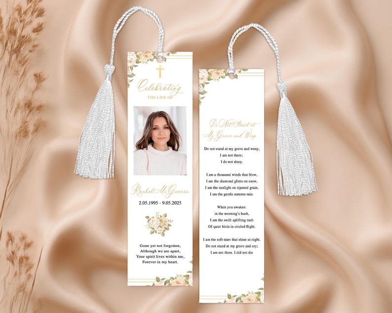 Pode incluir: Dois marcadores comemorativos com borlas brancas. Um marcador apresenta uma foto, o texto "Celebrating the Life of" e o nome e as datas "Rachel McGovern 2.05.1995 - 9.05.2025". O outro tem um poema. Ambos t&ecirc;m detalhes florais.