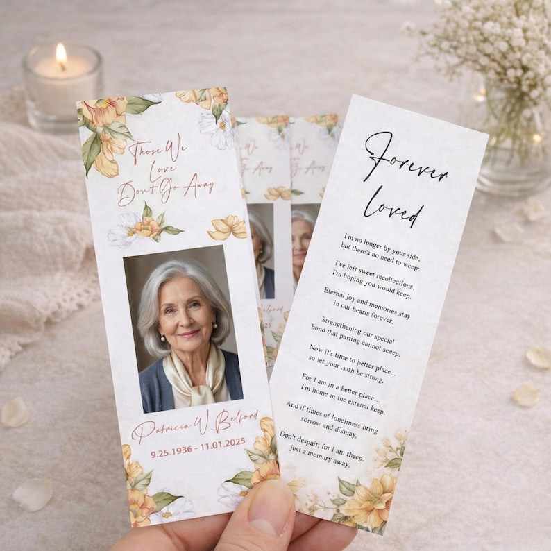 Pode incluir: Marcador de livro comemorativo com foto de uma mulher idosa, detalhes florais e os textos "Those We Love Don't Go Away" e "Forever Loved". Inclui um poema e as datas 9.25.1936-11.01.2025.