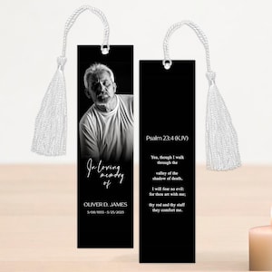 Pode incluir: Marcador de livro comemorativo preto com uma foto de um homem e o texto "In Loving Memory of Oliver D. James 5/06/1955-5/25/2025". O segundo marcador de livro tem o texto "Salmo 23:4 (KJV)" e um vers&iacute;culo. Ambos t&ecirc;m borlas brancas.