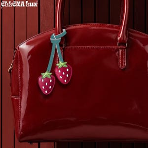 Erdbeere Ledercharme, Taschenanhänger Leder, echtes Leder 100% handgemacht, Lederanhänger, Taschenanhänger, Ledergeldbeutelanhänger, Geschenk für sie