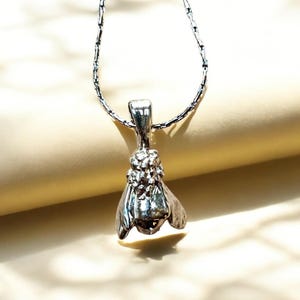 Real Honeybee Necklace – Fine Silver Plated – Bee Jewelry Gift – Nature-Inspired Handmade Talisman