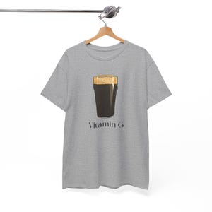 Koszulka z nadrukiem piwa Guinness: witamina G (w stylu irlandzkiego pubu) zdjęcie 4