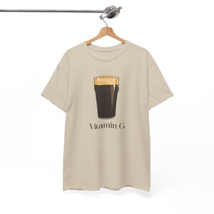 Koszulka z nadrukiem piwa Guinness: witamina G (w stylu irlandzkiego pubu) zdjęcie 2