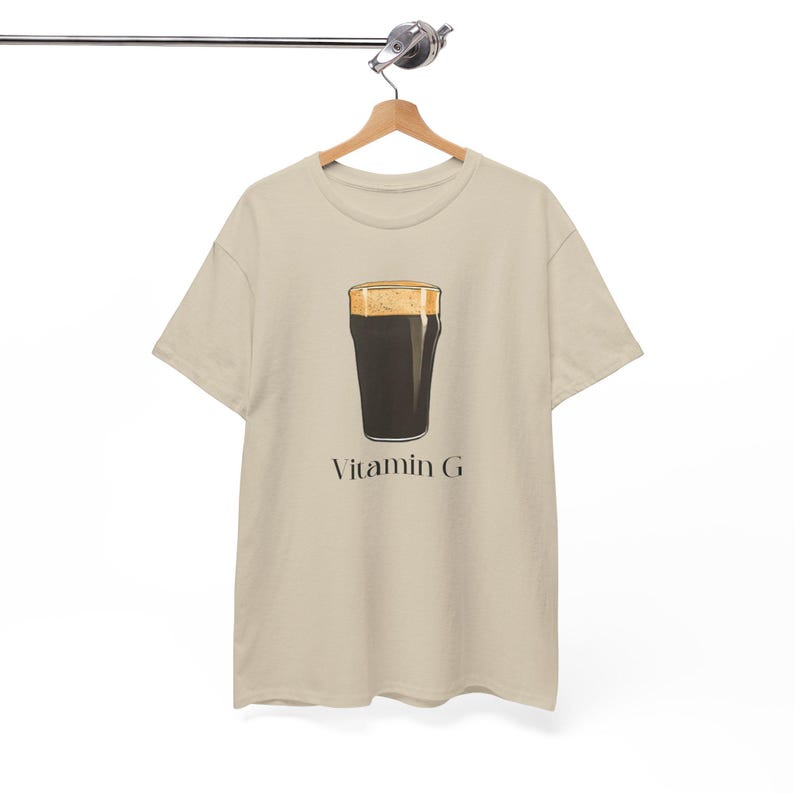 Koszulka z nadrukiem piwa Guinness: witamina G (w stylu irlandzkiego pubu) zdjęcie 2