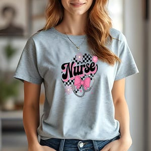 Krankenschwester Grafik T-Shirt, Unisex Softstyle T-Shirt für Mediziner, Geschenk für Krankenschwestern, süße Krankenschwester Bekleidung, Geburtstag, gesundheitswesen