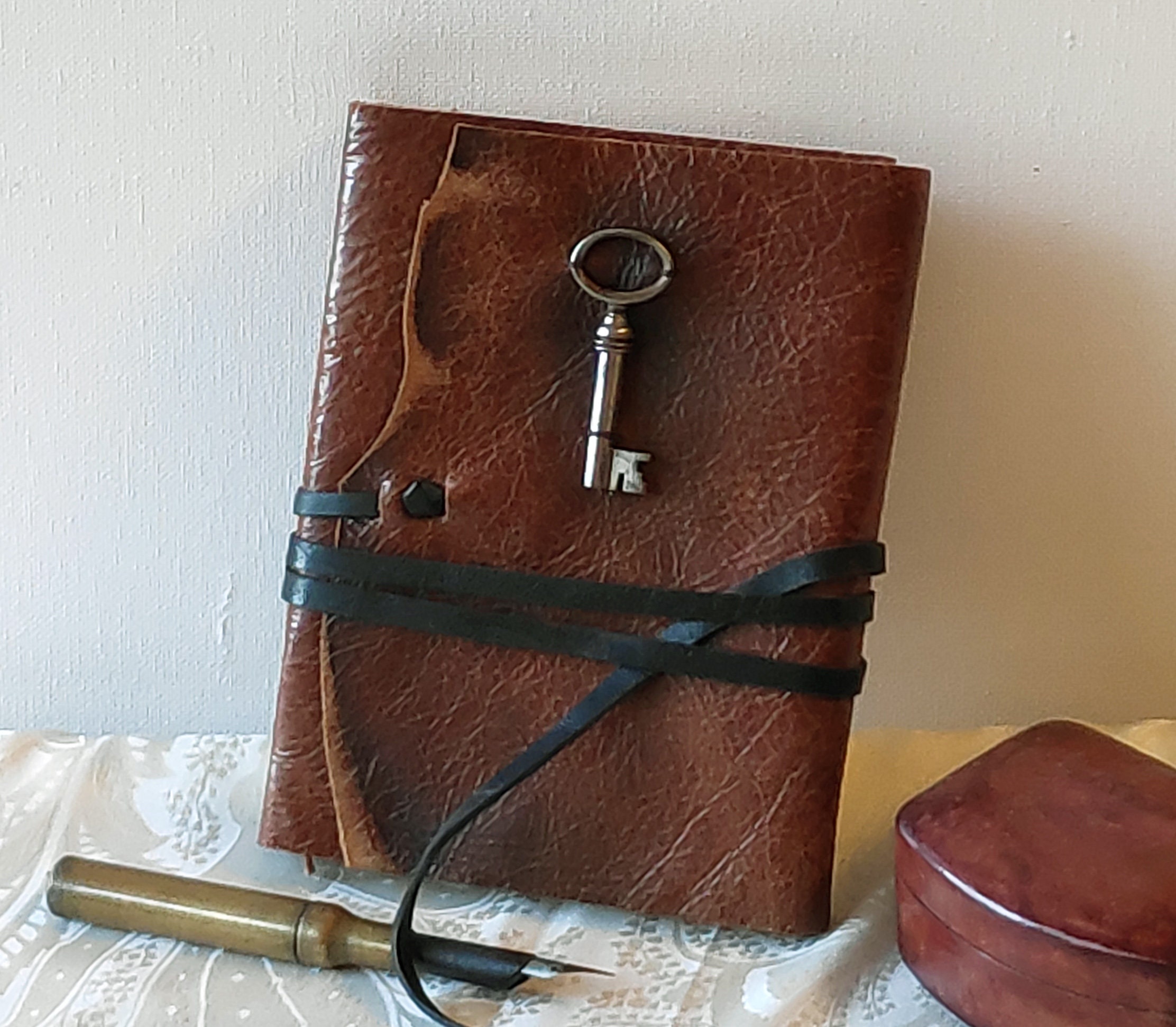 Journal en cuir fait à la main marron foncé Résistant au temps 