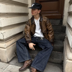 Blouson aviateur en cuir marron vintage des années 90, style aviateur militaire fait main résistant, cuir de peau de mouton, aspect vieilli, vêtements d'extérieur pour hommes