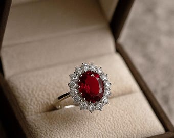 Anillo ovalado con halo de rubí de laboratorio – Anillo de compromiso con piedra preciosa roja – Anillo de racimo de moissanita estilo vintage – Joyería con piedra natal de julio – Regalo para ella