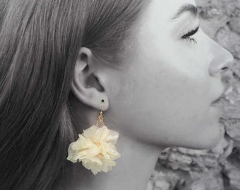 Pendientes de flores preservadas Abril