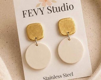 Pendientes colgantes de oro con círculo color marfil / Joyería ligera de arcilla polimérica