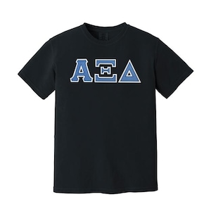 Camiseta con letras griegas de la hermandad Alpha Xi Delta con colores cómodos