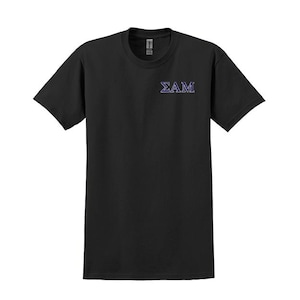 Signa Alpha Mu Brüderlichkeit gesticktes griechisches Buchstabe-T-Shirt