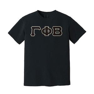 Camiseta con letras griegas de la hermandad Gamma Phi Beta con colores cómodos