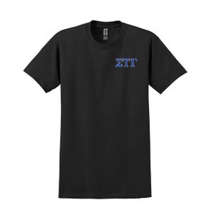 Camiseta con letras griegas bordadas de la Fraternidad Sigma Tau Gamma