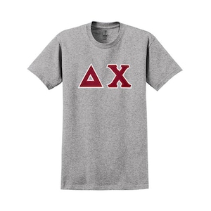 Camiseta con letras griegas de la fraternidad Delta Chi