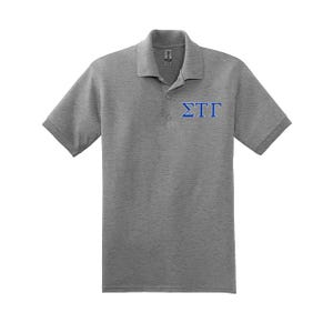 Polo de letras griegas de la Fraternidad Sigma Tau Gamma
