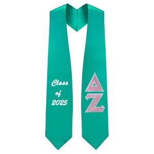 Estola de graduación con letras griegas de sarga de la hermandad Delta Zeta