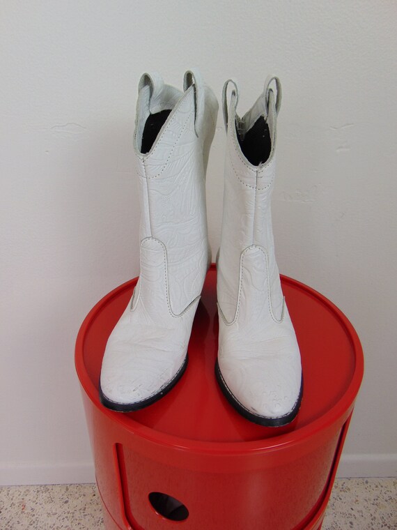 80s white leather shorty cowboy boots size 8 - image 4