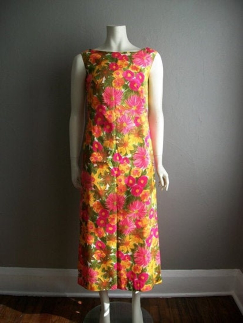 60s Hawaiian shift dress in PINK FLORAL by Roxanne size medium | Etsy