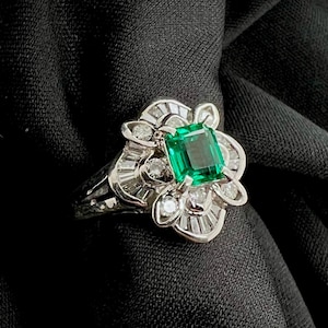 Natural Emerald & Diamond Ring - Platinum (Pt 900) - Handmade in Japan - Would make a gorgeous engagement/wedding ring! - 100% Earth sourced