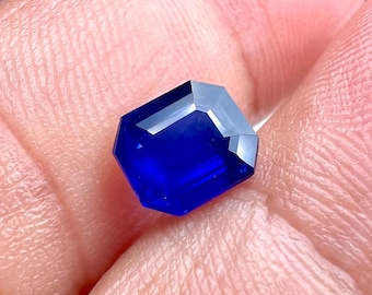 1.42 Ct - Natural Royal Blue Sapphire - Standard Heat - Origin : Sri Lanka - 8.7 x 5.8 x 3.2 mm