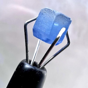 2.03Ct-Natural Corundum Crystal, Natural Blue Sapphire Crystal,100% Earth-sourced ,Origin-Sri Lanka,Unheated Sapphires
