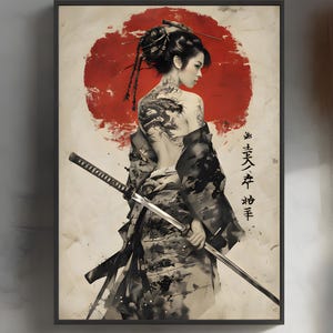 May include: A black and white illustration of a woman with a dragon tattoo on her back, holding a katana sword. She is standing in front of a red circle with Japanese text that reads "独去千军 挡手".